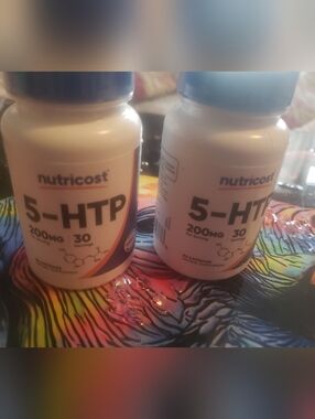Nutricost 5-HTP 200mg Supplement Bottle - White/Blue